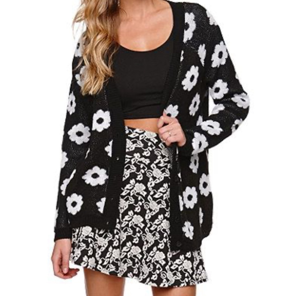 LA Hearts Oversize Daisy Floral Knit Cardigan Black White L